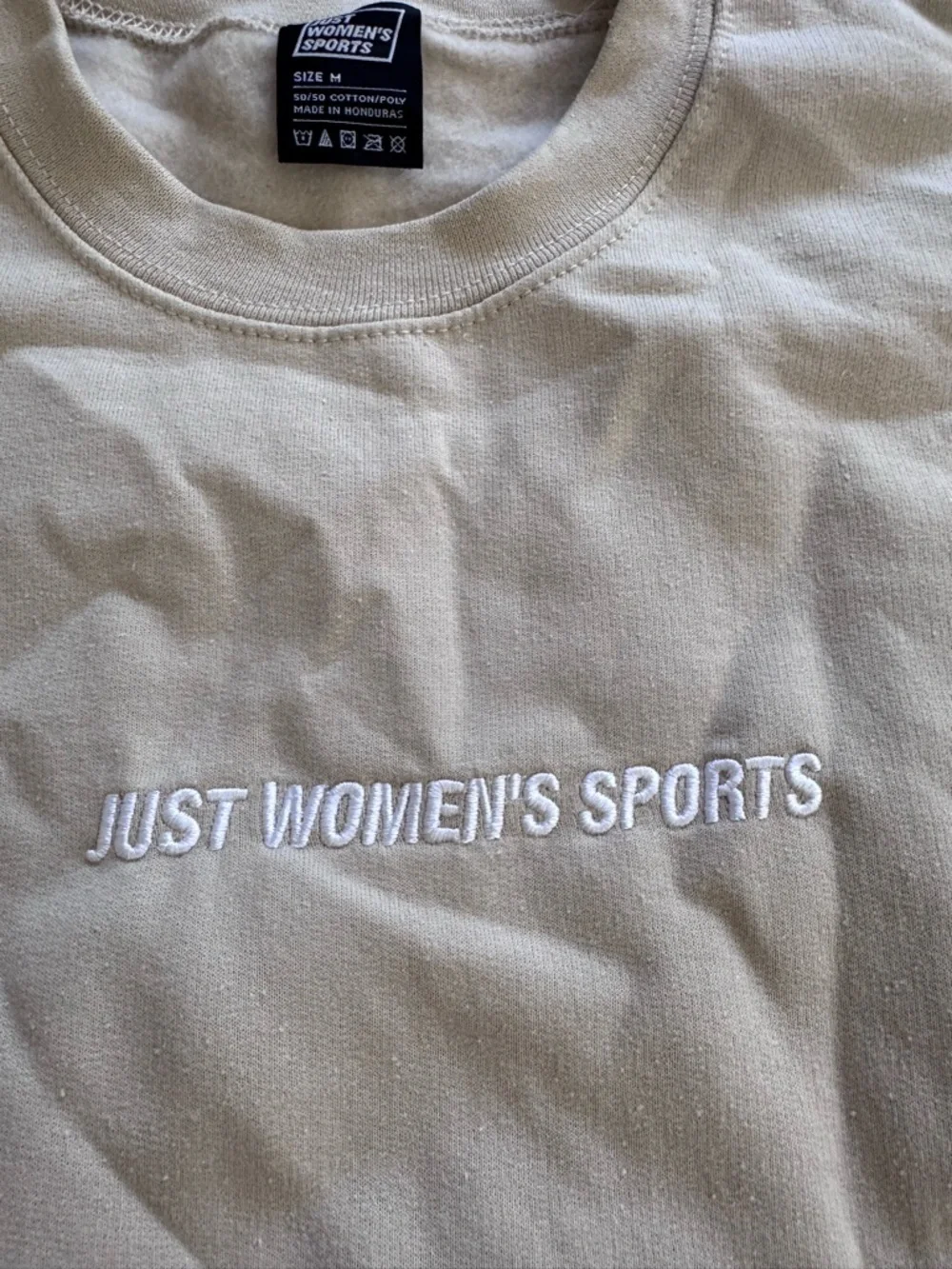 Just Women’s Sports Beige Crewneck Sweater M - Picture 1 of 7